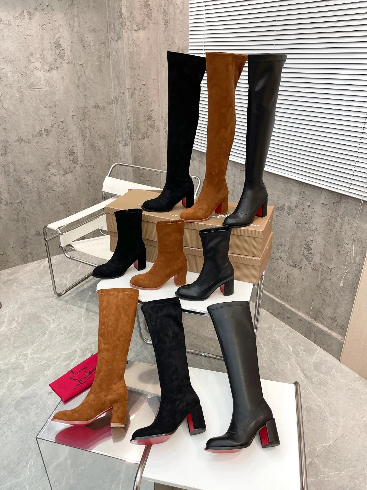 Factory direct sales p640🐘🐘Women's Shoes Women's Clothing Christian Louboutin (CL) launches new thick-heeled stretch ankle boots, which are classic and refined, with smooth and slender lines. Fitted with 70mm square heel. The tube height is 22 inches.  ✅Fabric: stretch velvet leather ✅Lining: sheepskin ✅Outsole/heel height: rubber Heel height 7cm ✅Color: black stretch velvet black stretch leather khaki stretch suede ✅Code number: 34-41 (34,41 customized) ✅Packaging: original board packaging